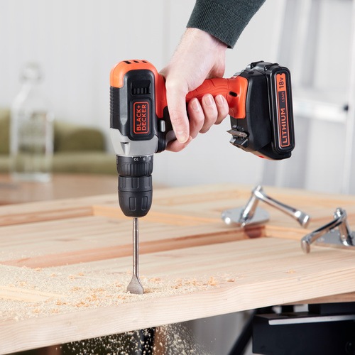 Black and Decker - 18V     15h   400mA - BCD001C1
