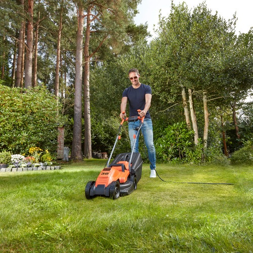 Black and Decker - 1200W      - BEMW451BH