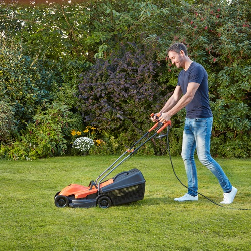 Black and Decker - 1200W      - BEMW451BH