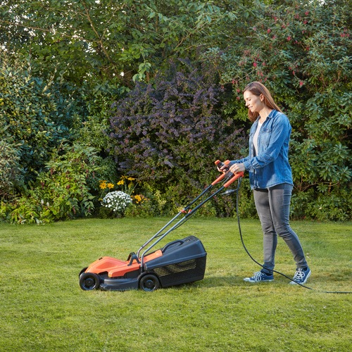 Black and Decker - 1200W      - BEMW451BH