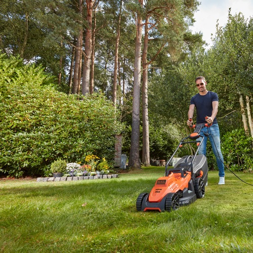 Black and Decker - 34cm 1400W     EasySteer - BEMW461ES