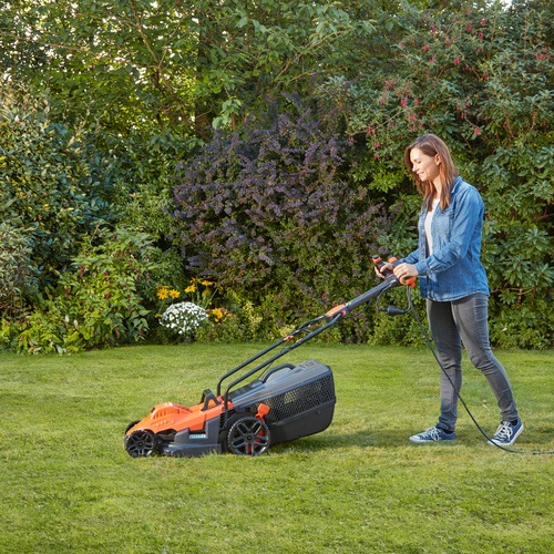 Black and Decker - 34cm 1400W     EasySteer - BEMW461ES