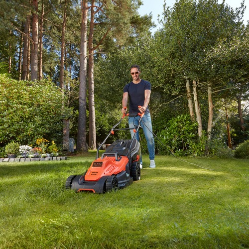 Black and Decker - 1800W       - BEMW481BH