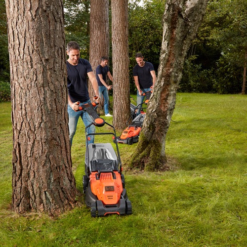 Black and Decker -   1800W 42cm   EasySteer - BEMW481ES