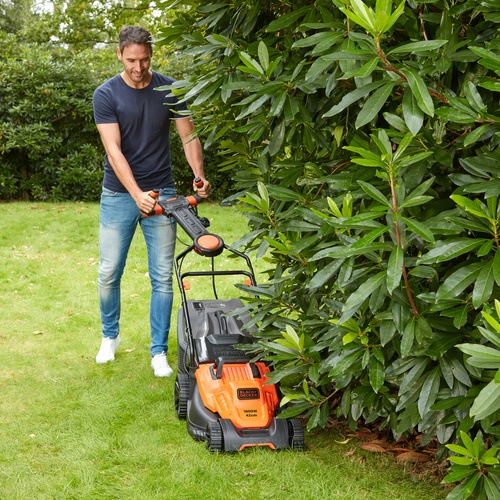 Black and Decker -   1800W 42cm   EasySteer - BEMW481ES
