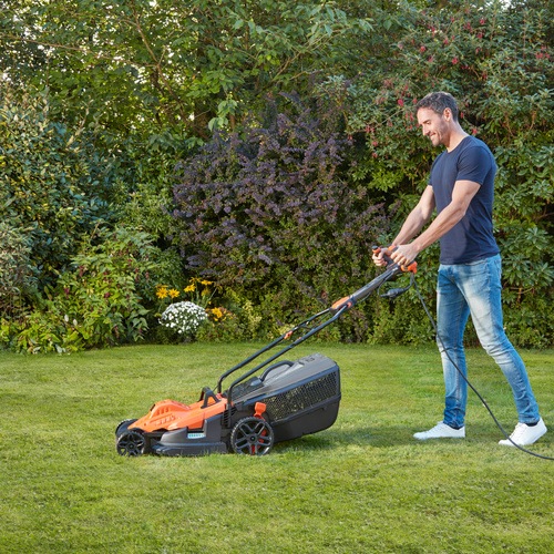 Black and Decker -   1800W 42cm   EasySteer - BEMW481ES