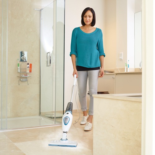 Black and Decker - 1300W steammop   - FSM1605