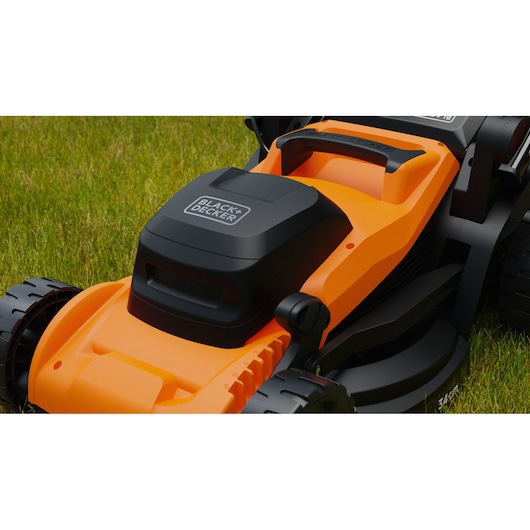 Close up view of the BLACK+DECKER BEMWP340 34cm 1400W Corded Mower height adjustment lever