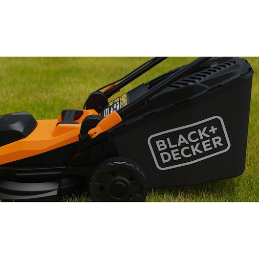 Close up view of the BLACK+DECKER BEMWP340 34cm 1400W Corded Mower storage bag