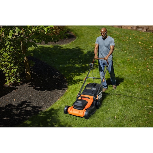 Alternate angle of talent using the BLACK+DECKER BEMWP400 40cm 1800W Corded Mower