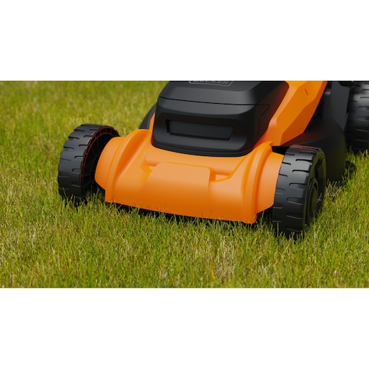 Close up view of the BLACK+DECKER BEMWP400 40cm 1800W Corded Mower cutting area