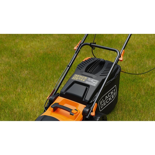Close up view of the BLACK+DECKER BEMWP400 40cm 1800W Corded Mower 2-point folding handle