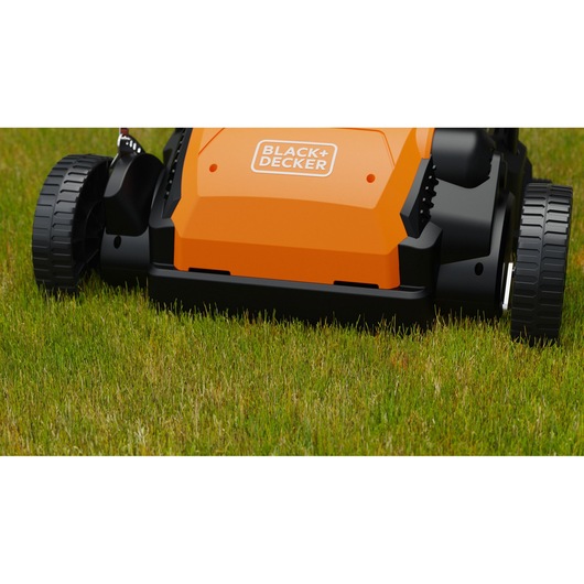 Close up view of the BLACK+DECKER BEOEP320 30cm 1200W Corded Scarifier cutting area