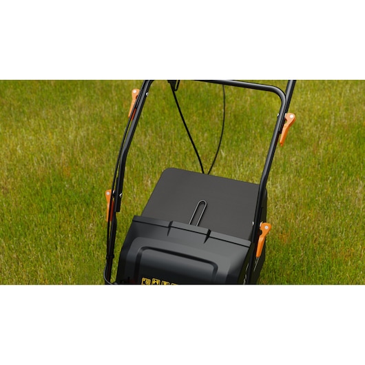 Close up view of the BLACK+DECKER BEOEP320 30cm 1200W Corded Scarifier 2-point folding handle