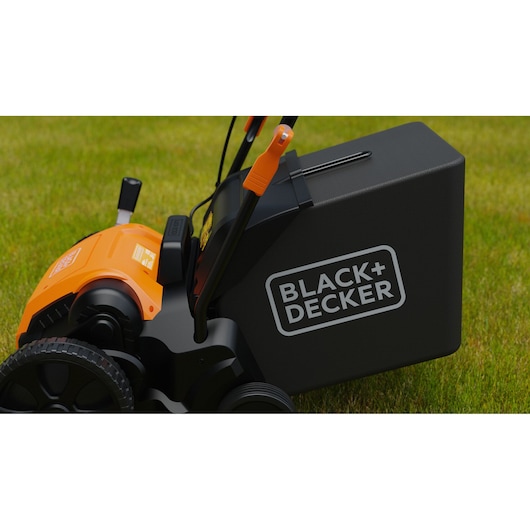 Close up view of the BLACK+DECKER BEOEP320 30cm 1200W Corded Scarifier storage bag