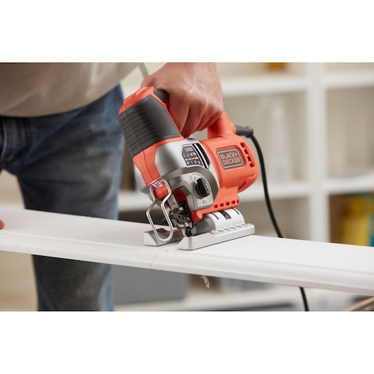 BLACK+DECKER 650W Σέγα Εκκρεμούς κίνησης ρεύματος με 2 λεπίδες και Κασετίνα