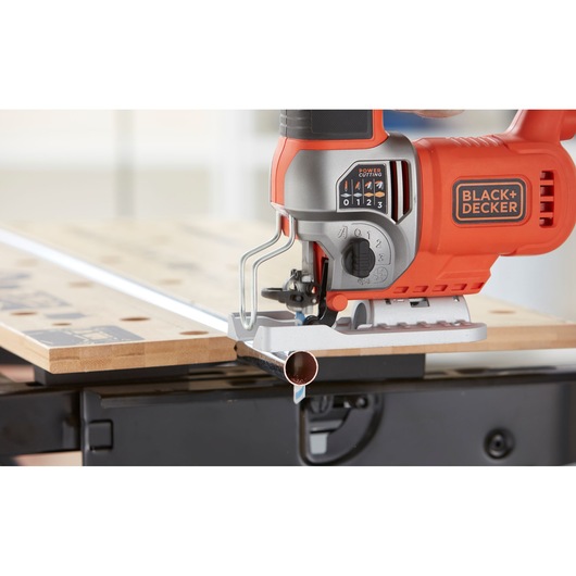 BLACK+DECKER 650W Σέγα Εκκρεμούς κίνησης ρεύματος με 2 λεπίδες και Κασετίνα