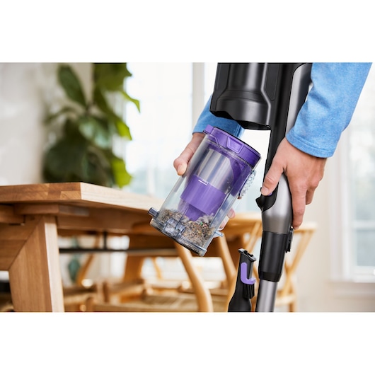 BLACK+DECKER SUMMITSERIES cordless stick vacuum dustbowl being taken off vacuum
