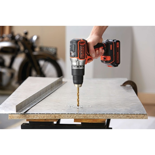 18V Brushless Κρουστικό Δραπανοκατσάβιδο + 2 Μπαταρίες + Φορτιστής 400mA + Κασετίνα